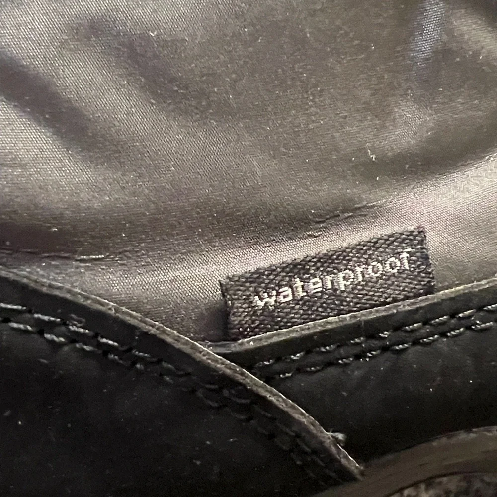 Size 12 Boys Kombhu Black Winter Snow Boots. Very good condition